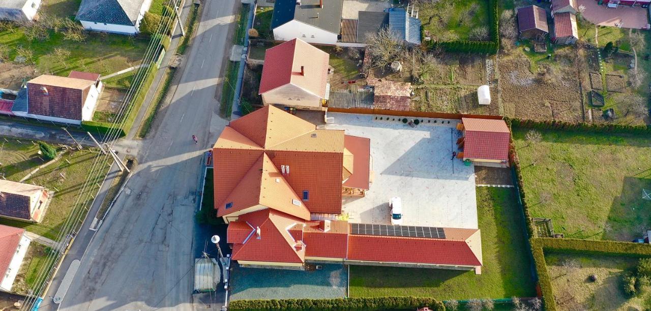 Hotel Betli Panzio Zalaegerszeg Esterno foto
